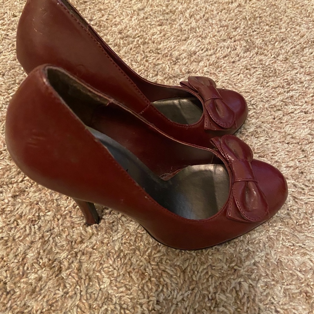 Pumps - Picture 2 of 5